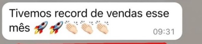 Mensagem de cliente confirmando recorde de vendas no mês